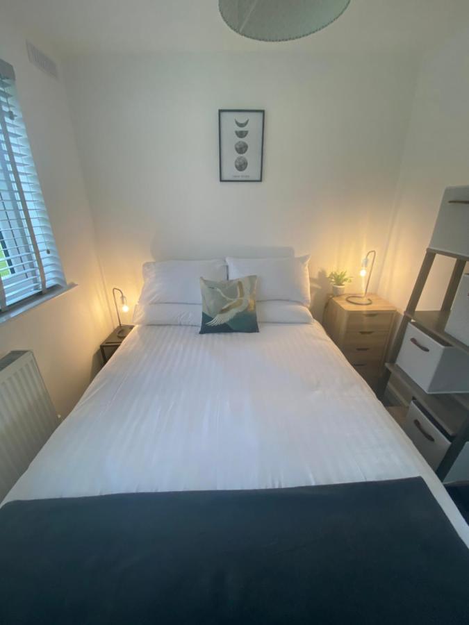Beau - Brambles Chine, Colwell Bay - 5 Star Wifi - Short Walk To The Hut And Beach - 1 Night Stays Available - Ferry Offers Freshwater Kültér fotó
